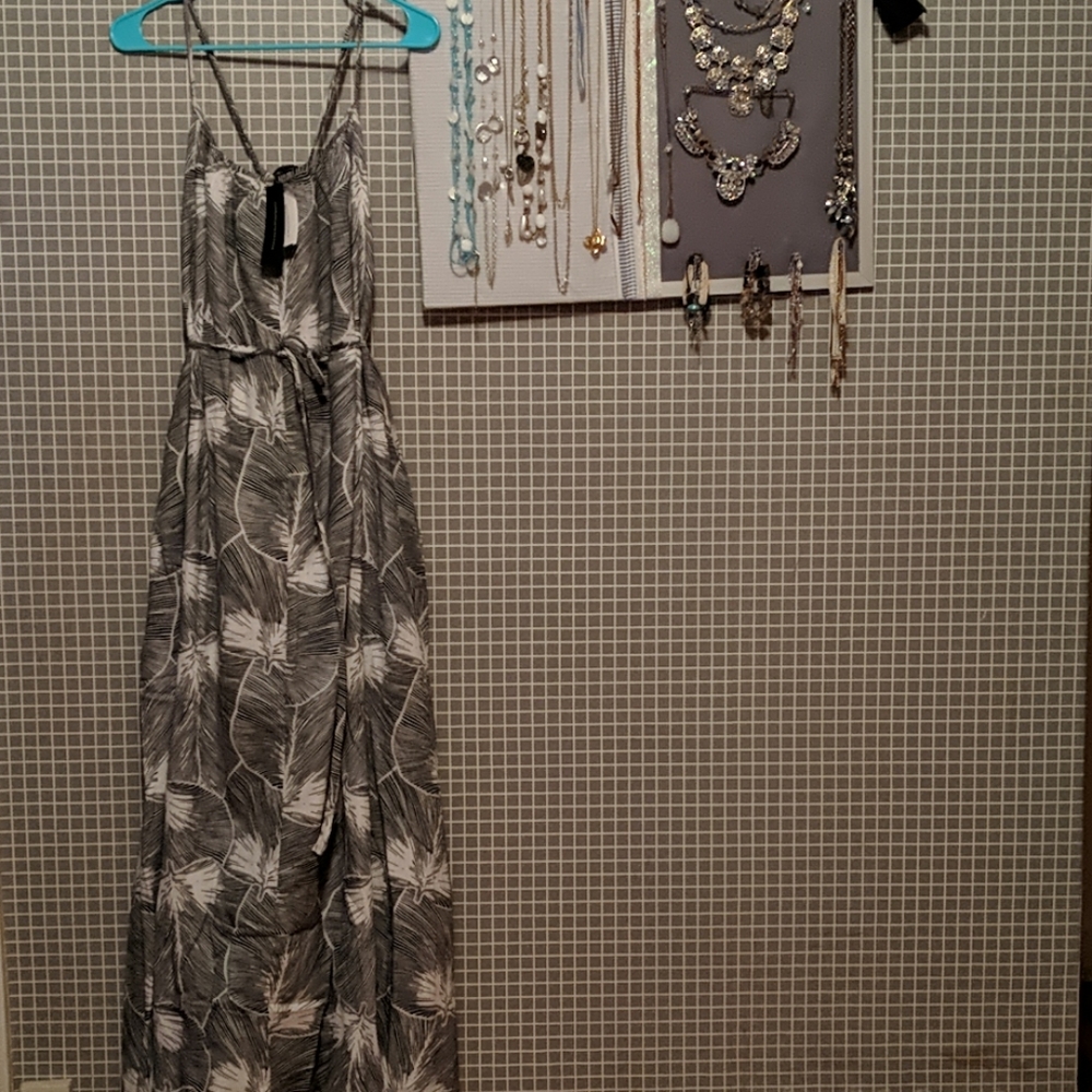 Floral banana republic maxi dress w pockets